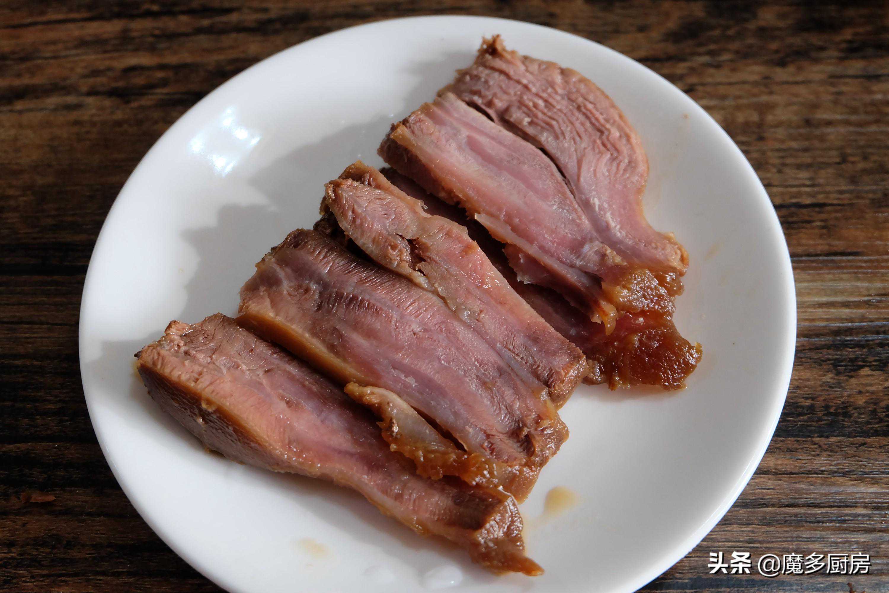 相信爱拼才会赢，属猪人通过不断奋斗，将会有机会大赚一笔