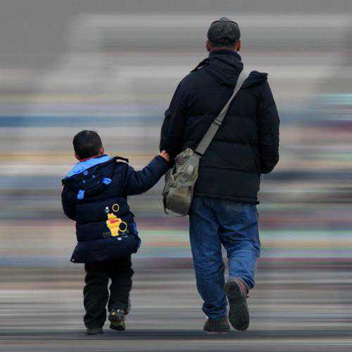 “长在颈部上的痣有何寓意？你颈部有痣吗？快来看看”